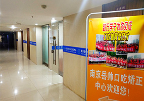 中心大门